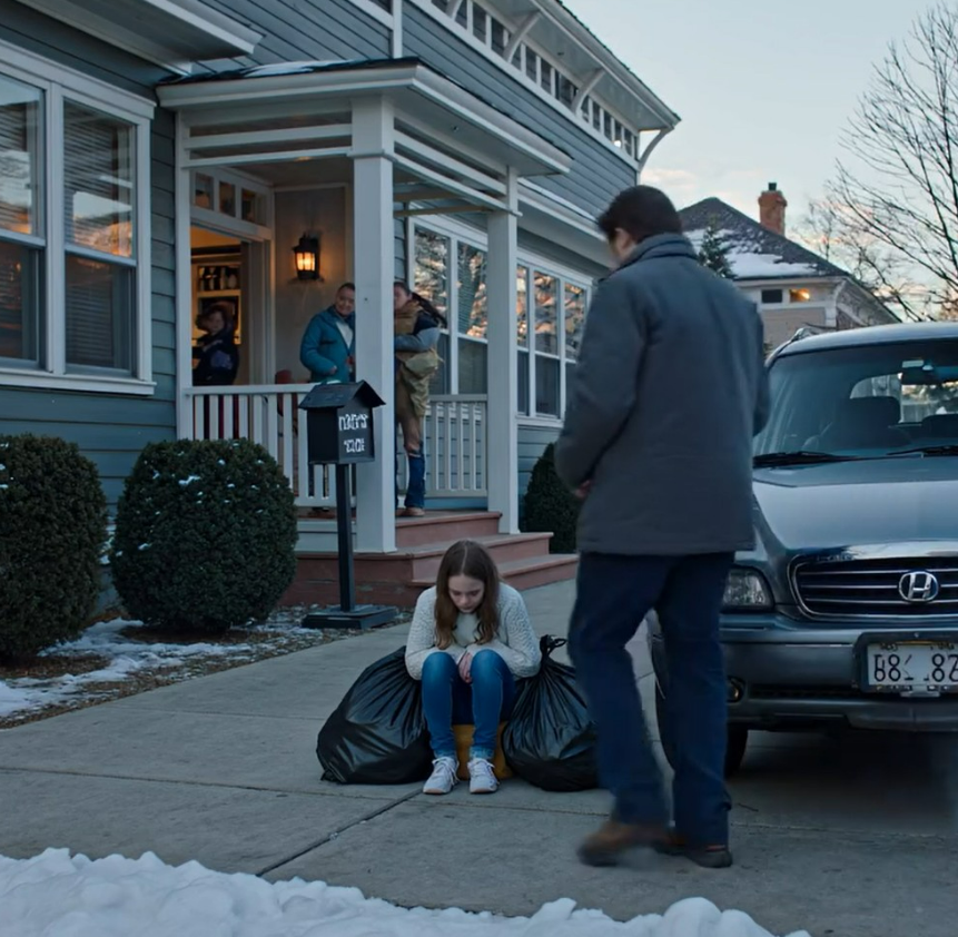 Kiedy moi rodzice wydziedziczyli mnie, gdy miałem 13 lat, mój bogaty wujek mnie przyjął. 15 lat później mama przyszła na odczyt testamentu, spodziewając się milionów… dopóki jej nie uciszyłem. PRAWNIK PRZYBYŁ W PRZERAŻENIU.