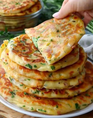 Szybkie naleśniki z czosnkiem i serem