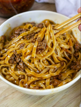 🍜 Makaron z mieloną wołowiną po mongolsku: 20-minutowy przysmak na co dzień, który smakuje jak danie na wynos!