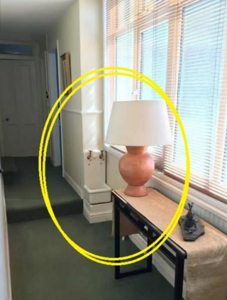 Cel małych umywalek w korytarzach – zapomniany detal ze staroświeckiego wzornictwa domów