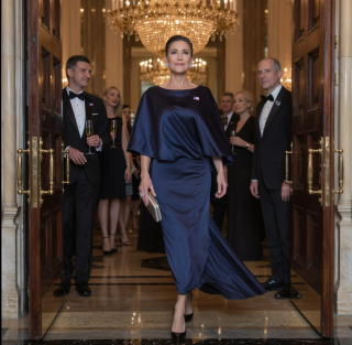 Nigdy nie powiedziałem synowi, że zarabiam 40 000 dolarów miesięcznie. Myślał, że jestem zwykłym pracownikiem biurowym – aż do nocy, kiedy wszedłem na kolację, która zmieniła wszystko